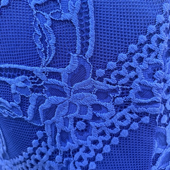 EUC bebe open back stretch lace/body con dress, small - Picture 6 of 8